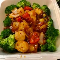 Garlic Sea Scallops · Sauteed scallops in garlic sauce with steamed broccoli. Hot and spicy.