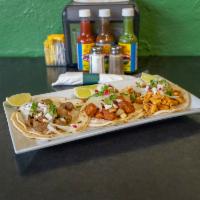 3 Tacos Mixtos · Mixed tacos, you can choose different types of meats to taste.