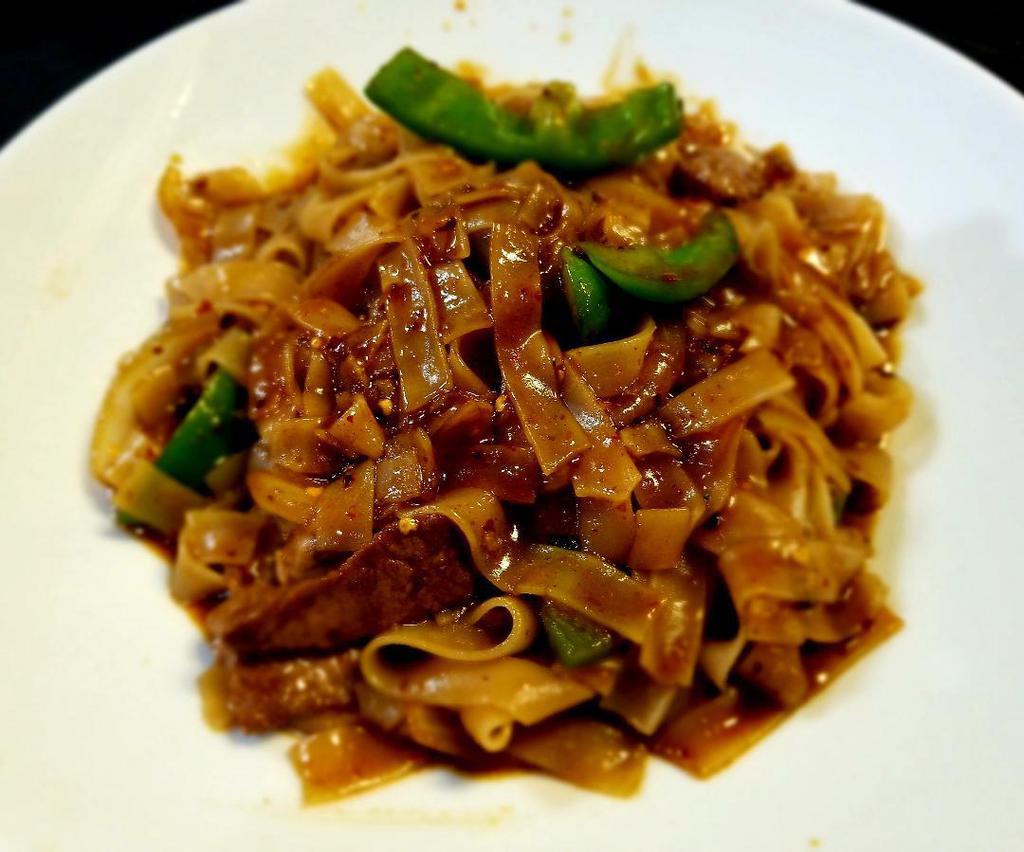Kea Mau Noodle · Sauteed wide rice noodles with bell peppers, onions, basil and chili paste. Spicy.