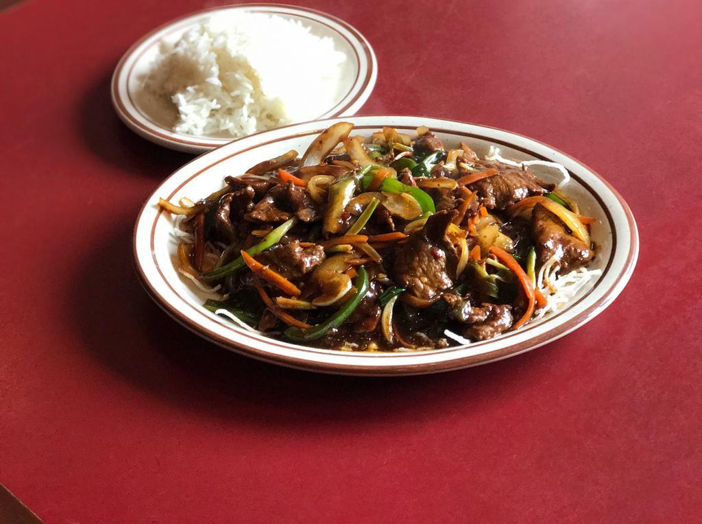 *Mongolian Beef 蒙古牛 · Green pepper, onion, carrots, scallions in house savory sauce. Served with steamed rice, pork fried rice or pork chow mein. *Spicy.
