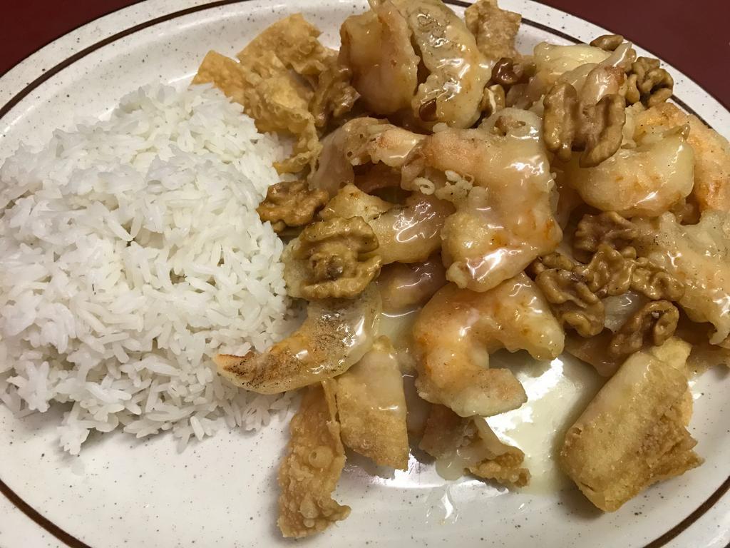 Honey Walnut Shrimp 核桃虾 · Lightly breaded shrimp, walnut and in Chinese walnuts sauce. Served with steamed rice, pork fried rice or pork chow mein.