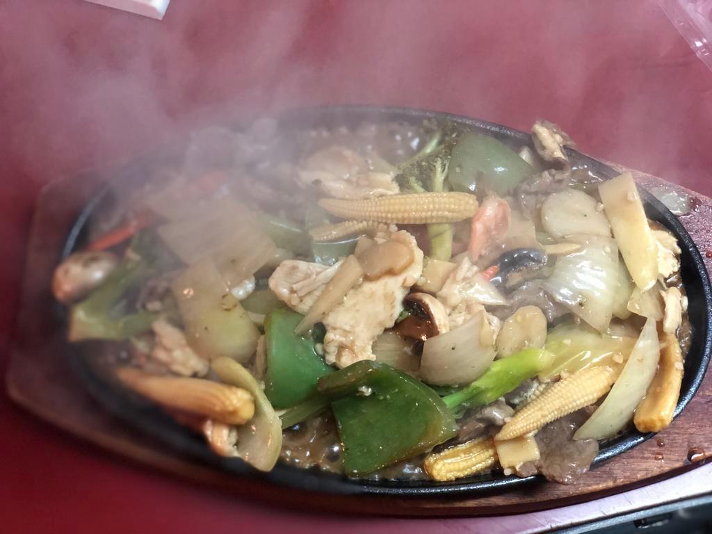 Sizzling Seafood Medley 铁板海鲜 · Shrimp, scallops, fish, water chestnut, carrot, mushroom, snow pea, broccoli, baby corn, onion, green pepper, bamboo shoot and celery. Served with steamed rice, pork fried rice or pork chow mein.