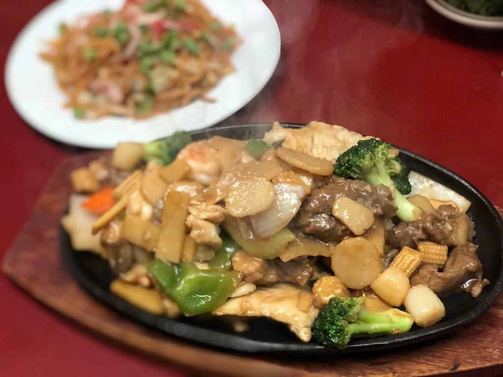 Sizzling Happy Family 全家福 · Shrimp, scallops, chicken, BBQ pork, beef, water chestnut, carrot, mushroom, snow pea, broccoli, baby corn, onion, green pepper, bamboo shoot and celery. Served with steamed rice, pork fried rice or pork chow mein.