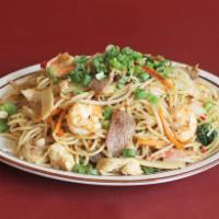 *Chan's Chow Mein 陈氏炒面 · *Spicy. Soft wheat noodles, Veggies, bbq pork, shrimp, chicken & beef stir fried in house sa...