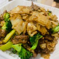 2. Pad See Ew · Flat rice noodles pan fried with egg, broccoli and your choice of  chicken or beef or pork. ...