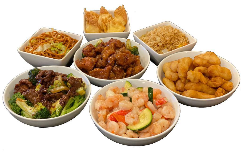 Large Family Meal 大家庭餐 · Choose 2 appetizer, 5 entrees, and 3 sides. Feeds 5-7 people.