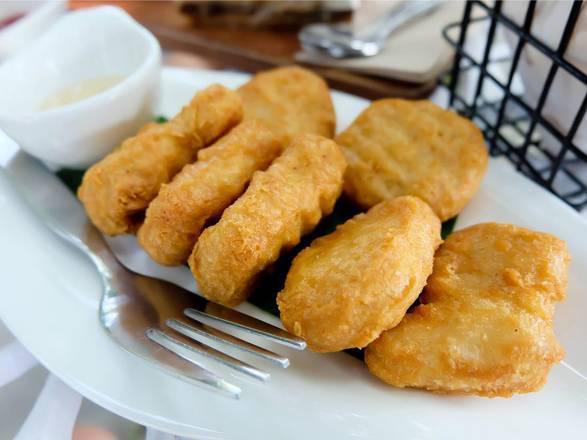 Chicken Nuggets  鸡粒 · 6 pieces.