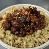 Maple Chili Mac Bowl  · Creamy cashew mac and cheese topped with sweet and spicy maple chili LB Chicken.