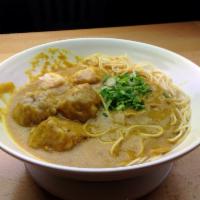 71. Curry Wonton Ramen 咖喱雲吞拉麵 · Succulent shrimp and pork steam wonton on flavorful curry soup ramen noodle.