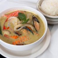 25. Green Curry · Thai green curry paste, bamboo shoot, eggplant, bell peppers, and basil leaves simmered toge...