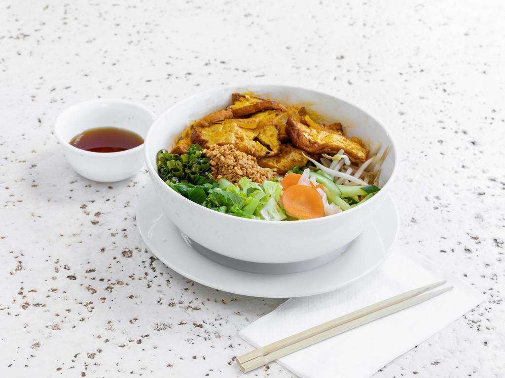 VE3. Vegan Lemongrass Tofu with Vermicelli · Garlic, chili, lettuce, beansprout, pickles, cucumber, basil, peanut, onions, served with our soy sauce. Vegan. Spicy.