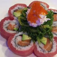 8 Pieces Red Lady · Inside: salmon, avocado and crab. Outside: tuna, seaweed salad, crab and tobiko.