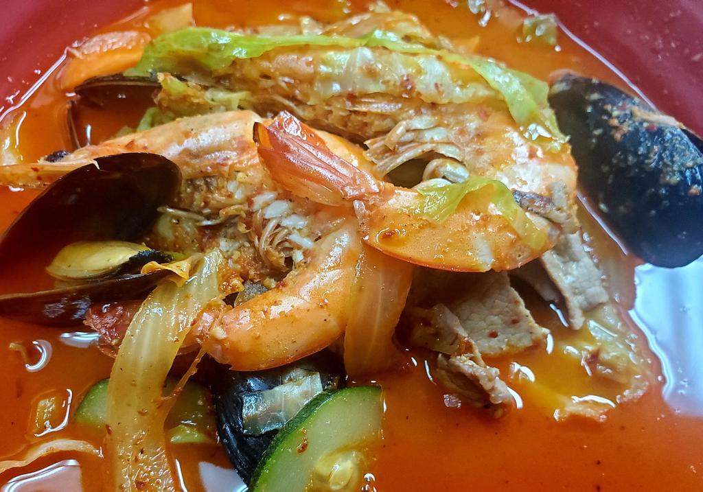 Jjahm ppong · Flour noodle, shrimp, mussel, pork, vegetables in spicy broth