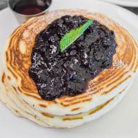 Buttermilk Pancakes · Bueberry compote