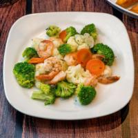 Camarones con Vegetables · Grilled shrimp in garlic butter sauce with steamed veggies.