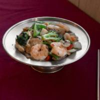 Happy Family · Scallop, shrimp, chicken, beef with garlic, pea pods, mushroom, onion, broccoli and peppers.