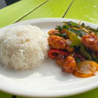 CRISPY CHICKEN BASIL · Boneless crispy chicken with bell pepper, onion and crispy basil served with rice.
