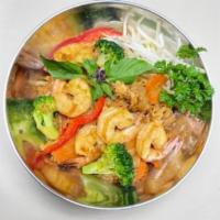28. Pad Kee Mao · Fresh wide-size rice noodle with egg, ground chili, onions, bell peppers, broccoli, carrots,...