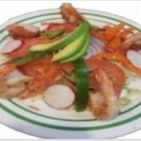 Ensalada de Camaron · Lettuce, tomato, onion, radish, avocado and shrimp.