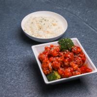 S3. Sesame Chicken · Chicken chuck deep fried with broccoli in our special sauce. Served with white rice.