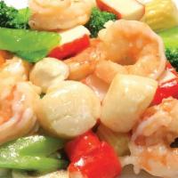 S2. Seafood Delight海鲜大会 · Shrimp, scallops and crab meat with vegetables.