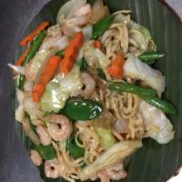 Pancit Guisado · Filipino stir-fry noodles with sliced assorted vegetables