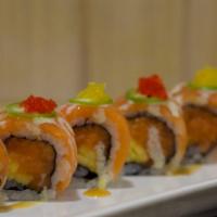 salmom lover · nside: Icrunch spicy salmon and mango. Outside: salmon, red caviar with yuzu sauce, sweet mi...