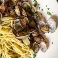 Linguine with White Clam Sauce · 