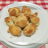 Garlic Knots · 6 pieces. Served with freshly made marinara sauce.