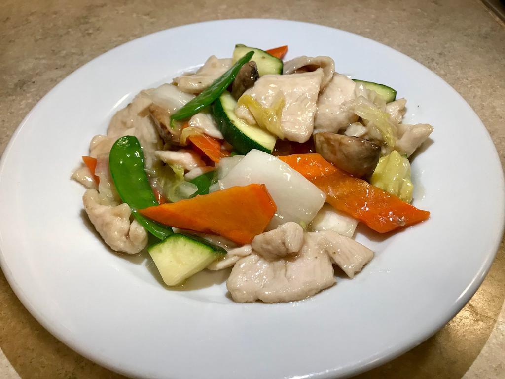 P6. Moo Goo Gai Pan · Chicken stir fried with snow peas, napa cabbage, zucchini, carrots and mushrooms in white sauce. Served with choice of rice.