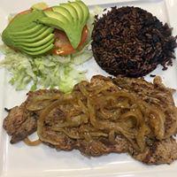 Bistec Encebollado · Steak with grilled onions.