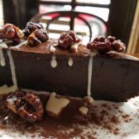 Chocolate cake (GLUTEN FREE) · Chocolate cake topped with creme Anglaise and hazelnuts bits