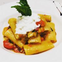 Rigatoni Bolognese Entree · Pasta in fresh meat sauce.