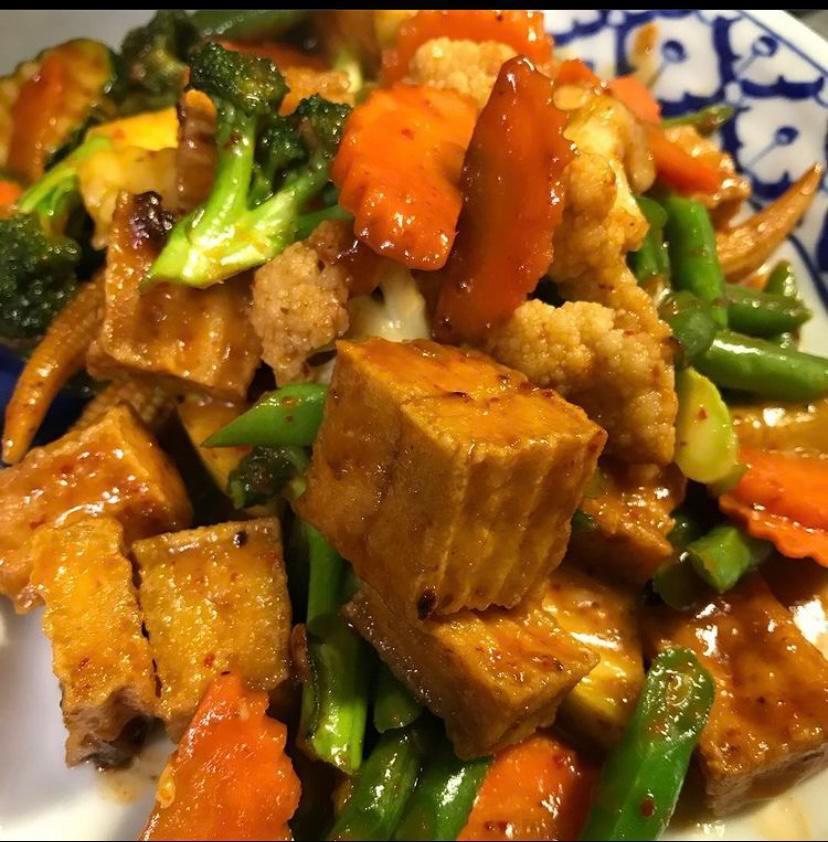84. Tofu Prik Khing Dinner · Spicy. Fried tofu, string beans, and mixed vegetables sauteed in spicy prik khing chili sauce.