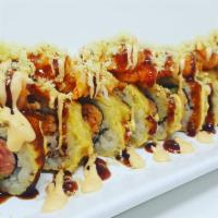 Sake Café Roll · Spicy tuna, fresh salmon, avocado 
and jalapeño in tempura style 
topped with spicy crawfish