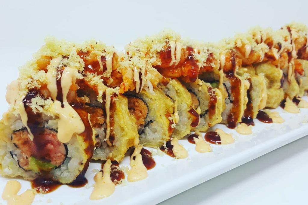 Sake Café Roll · Spicy tuna, fresh salmon, avocado 
and jalapeño in tempura style 
topped with spicy crawfish