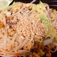 Pai Thai Noodles Beef · Thailand noodle, egg, veg with peanut on the top.