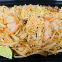 Pai Thai Noodles Shrimp · Thailand noodle, egg, veg with peanut on the top.