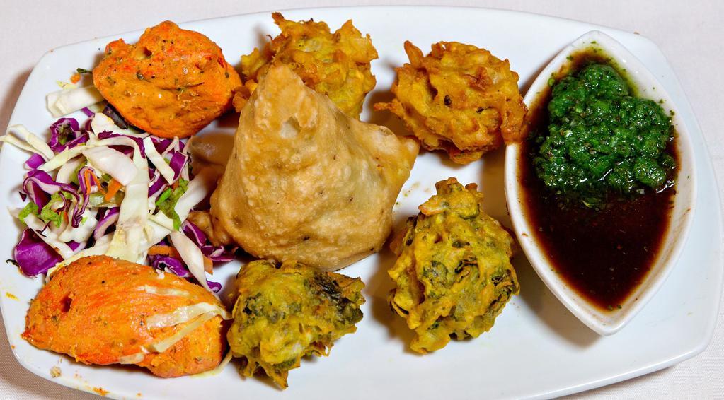Rajput Curtain Raiser (GF) · Veg Samosa, Chicken Tikka, Veg and Spinach Fritters