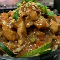 Thai Peanut Bowl · Chicken breast, veggies, rice, chopped peanuts, cilantro and signature Thai peanut sauce.