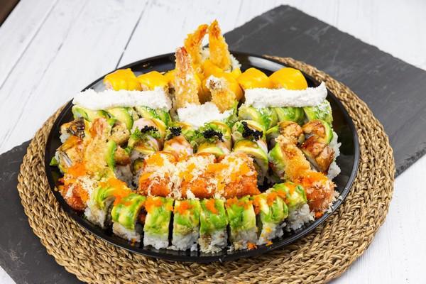P13. Special Roll Party Tray · Dragon roll, Black Dragon roll, Golden Shrimp roll, Coconut Shrimp roll, Amaebi roll and Ichiban roll.