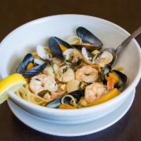 Zuppa di Pesce · Mussels, clams, jumbo shrimp and scallops, served over linguini. Choice of sauce.