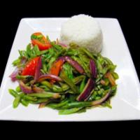 29. Vainita Vegetal · French cut green beans sauteed with onions, cilantro, tomatoes, green onions served with rice.