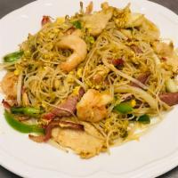 5.	Singapore Noodles · Shrimp, pork, egg, green pepper, onion, bean sprouts with curry sauce. Spicy.