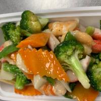 S1. Seafood Delight · Lobster, scallops, shrimp, crabmeat and Chinese vegetable in white sauce.