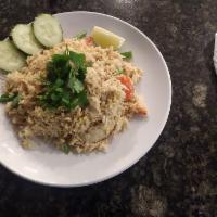 ST03 Khao Pad (Thai Fried Rice) ข้าวผัด · Rice, White and Green onion, Broccoli, Egg, Tomato.
