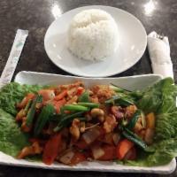 ST08 Cashew nuts (Stirred Fried Cashews) ผัดเม็ดมะม่วงหิมพานต์  · Cashew nuts, Green & White onions, Carrots, Green and Red Bell Peppers, - Serve with Rice   