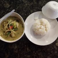 CU01 Kaeng Keon Waan (Green Curry) แกงเขียวหวาน · Green curry paste, Coconut milk, Bamboo Shoots, Green Beans, Zucchini, Eggplant, Red and Gre...