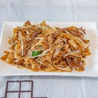Beef Chow Fun · Flat rice noodle stir fried with sliced beef, green onions and bean sprouts.