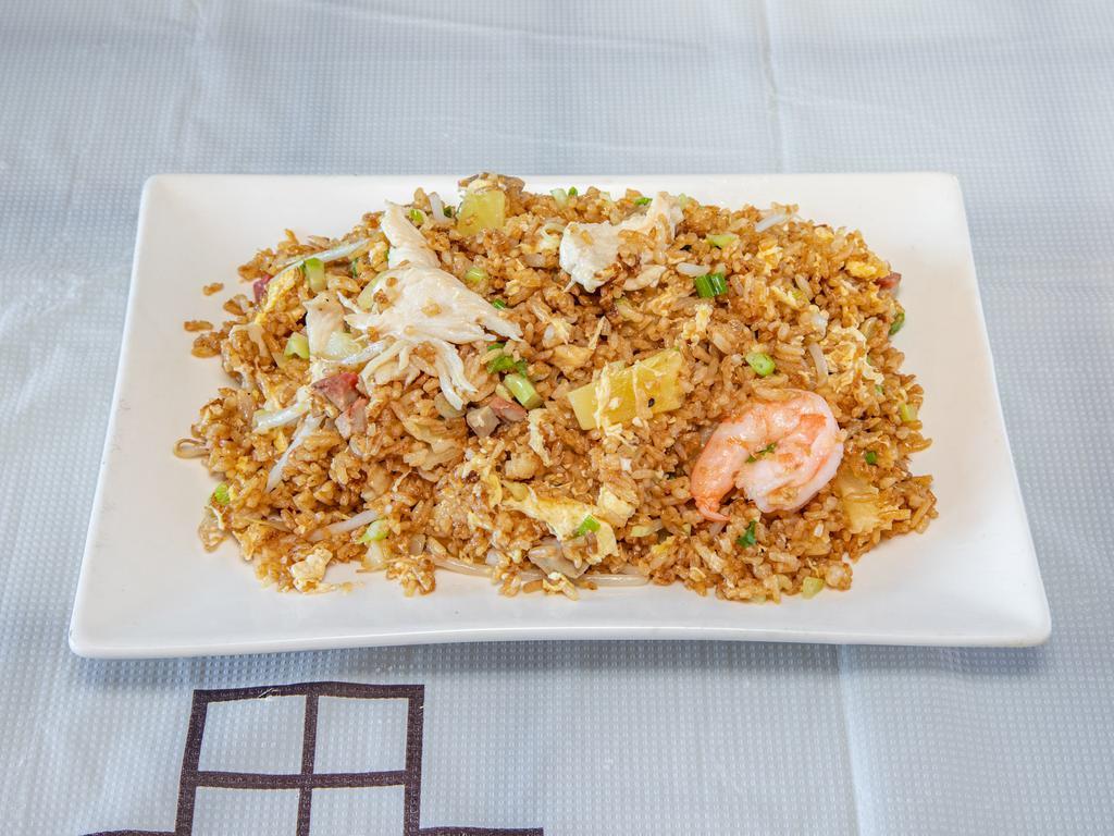 Pineapple Fried Rice Lunch · BBQ pork, chicken, shrimp, pineapple and vegetables.